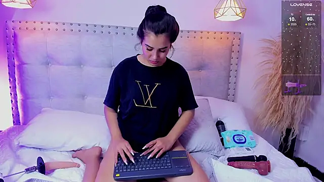 Mia_dolls18's cam snapshot