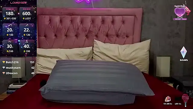 VixenRoyaleX's cam snapshot