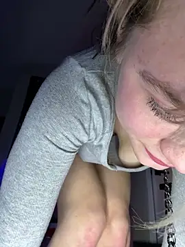 Cutiepiespanks's cam snapshot