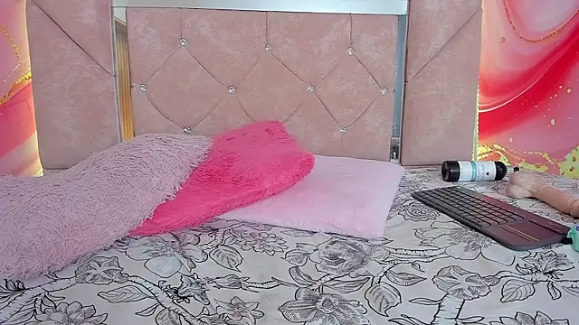 mia__blaze__'s cam snapshot