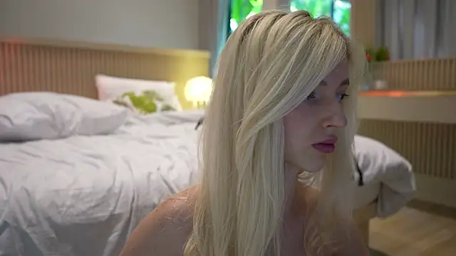 YourNaughtyMiss's cam snapshot