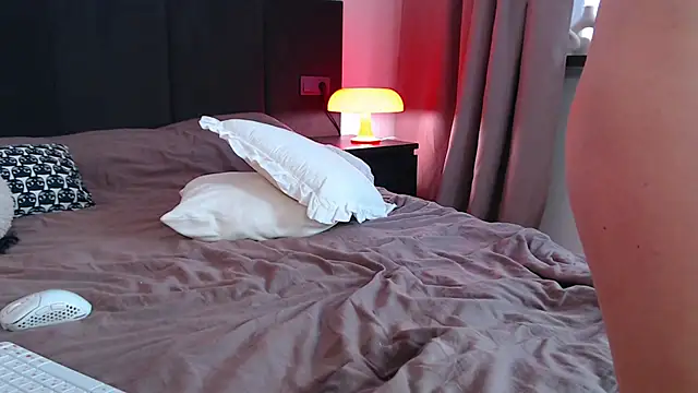 LunaticaBae's cam snapshot