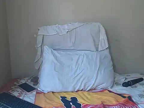 BadGirlMona's cam snapshot