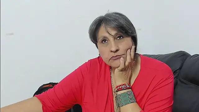 merlyna_goldens's cam snapshot