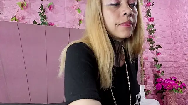 Dakota_Angell_'s cam snapshot