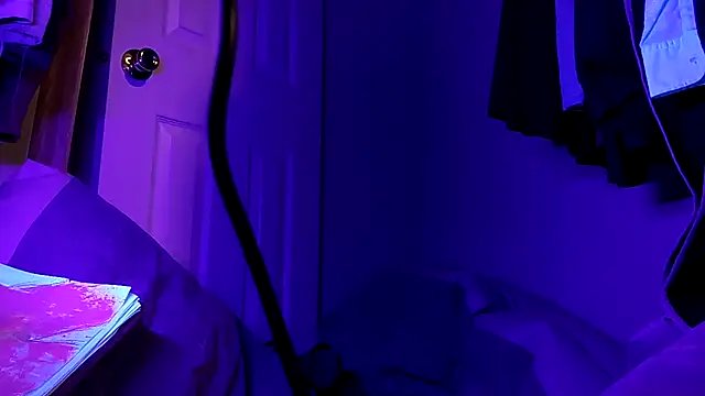 Bi_curious86's cam snapshot