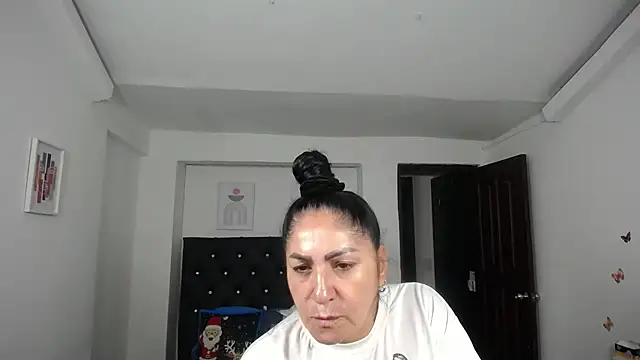 mature_bigboobs10's cam snapshot