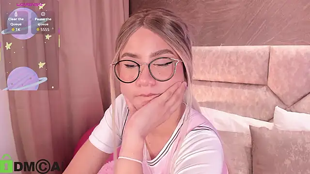 Arinextdoor's cam snapshot