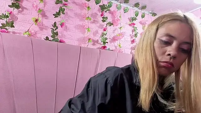 Dakota_Angell_'s cam snapshot