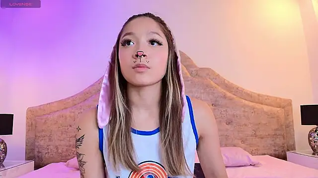 Victoria_Adams14's cam snapshot