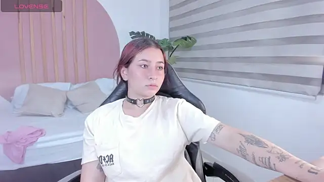 charlottee27_'s cam snapshot