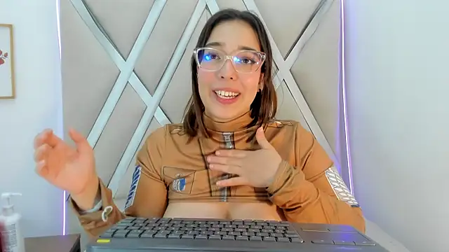 aniemorningstar's cam snapshot