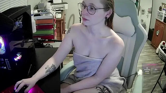 LilyFoxxx live sex cam