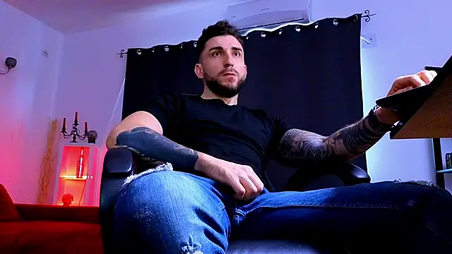 MightyAaron66 live sex cam