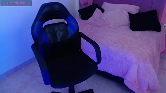 Natasha_Romanof18's cam snapshot