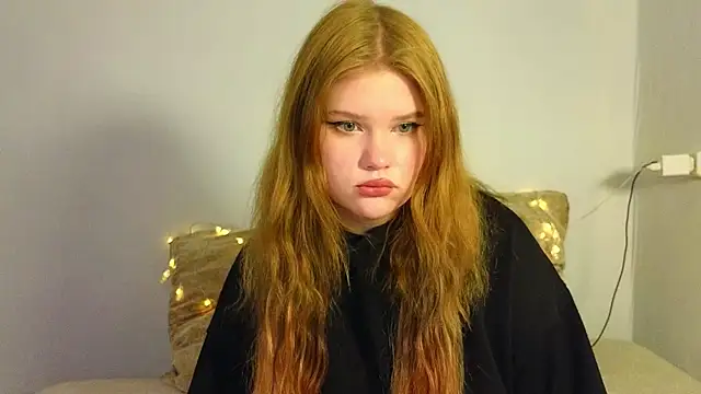 LaseyMoon live sex cam