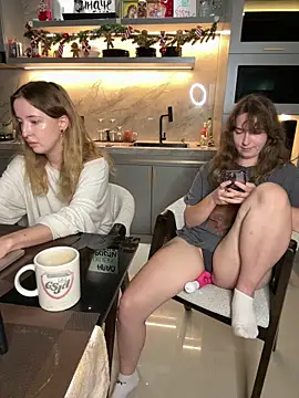 Nura_n_Sarah's cam snapshot