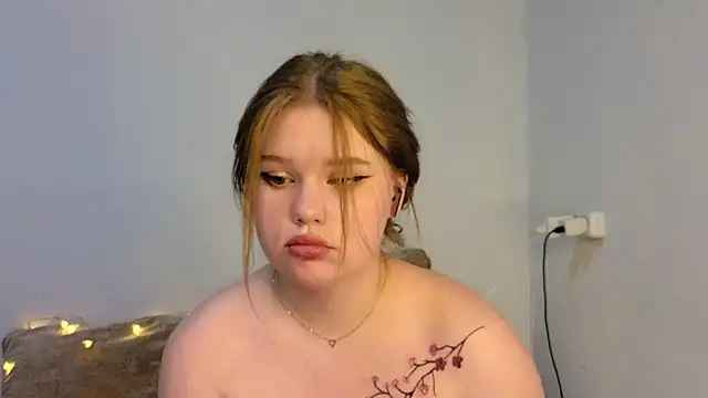 LaseyMoon's cam snapshot