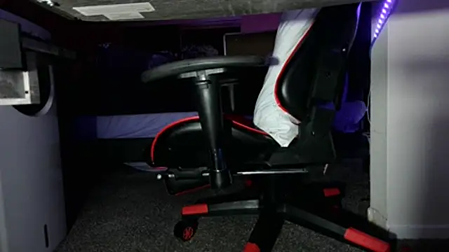 Dick_and_muscles's cam snapshot