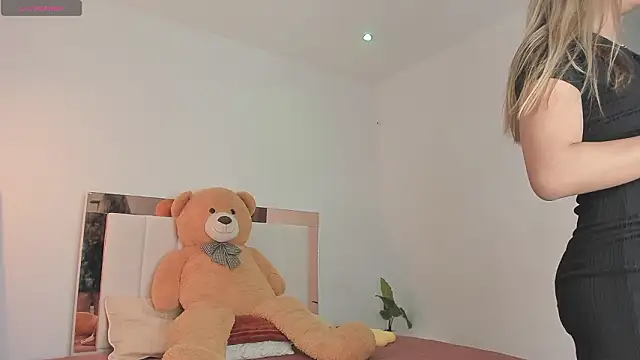 Doll_Isa_ live sex cam