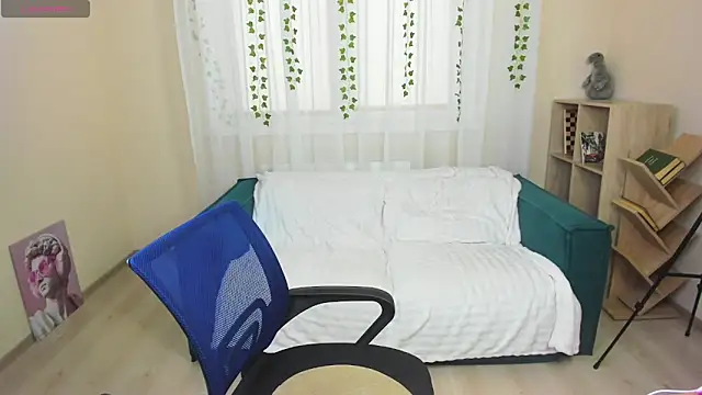 MonikaPinch_'s cam snapshot