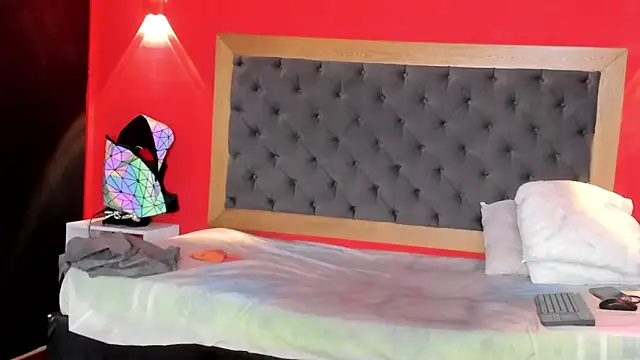 YayaHilton live sex cam