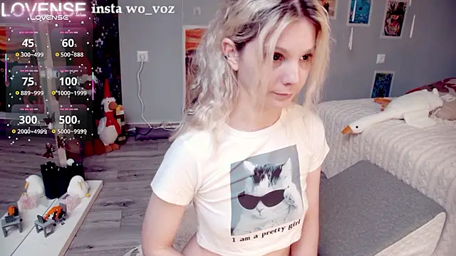 Careful_i_bite's cam snapshot