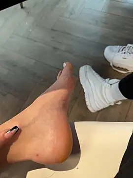 FeetVibe's cam snapshot