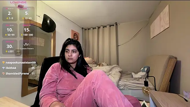 cloe_small's cam snapshot