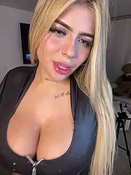 MiaWhitePink_'s cam snapshot