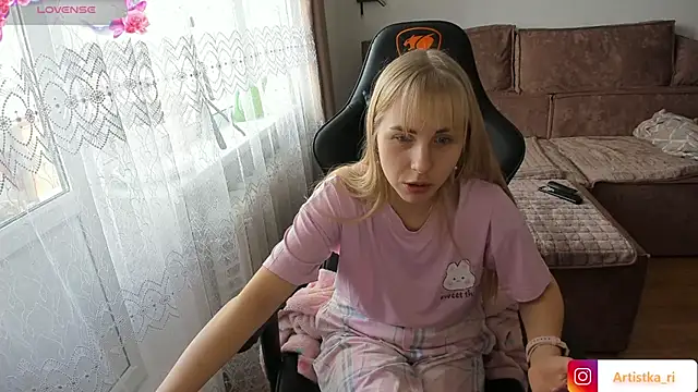 Artistkari's cam snapshot