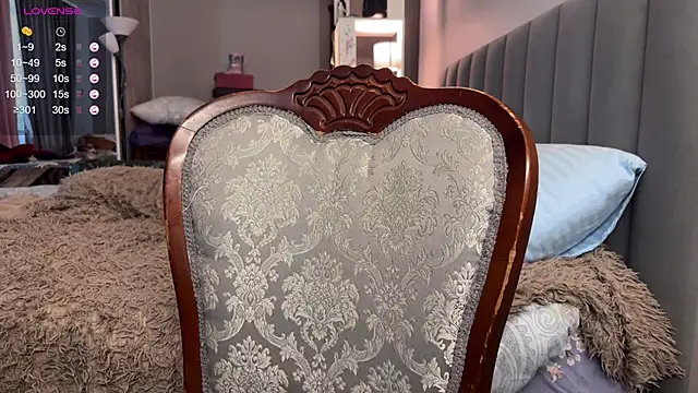 emily_is_here_'s cam snapshot