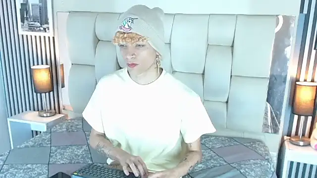 lucke_collins22's cam snapshot