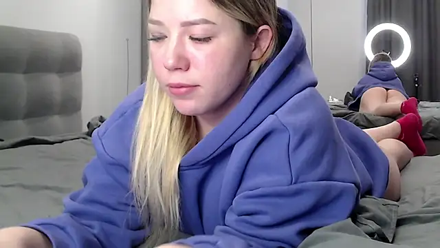 Embersweetbunny's cam snapshot