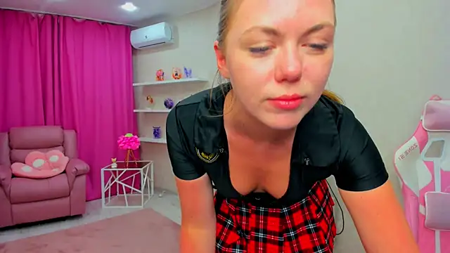 Strawberrye live sex cam