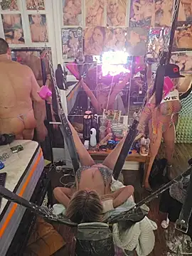 luvs2cumm69 live sex cam