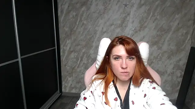 Reginasmilee live sex cam