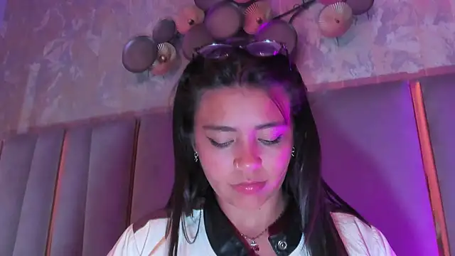 KimDevinne's cam snapshot