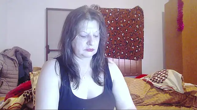 ExtasyMature live sex cam