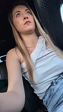 Risky_julia2330's cam snapshot