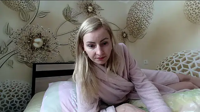 Yourrealgirl's cam snapshot