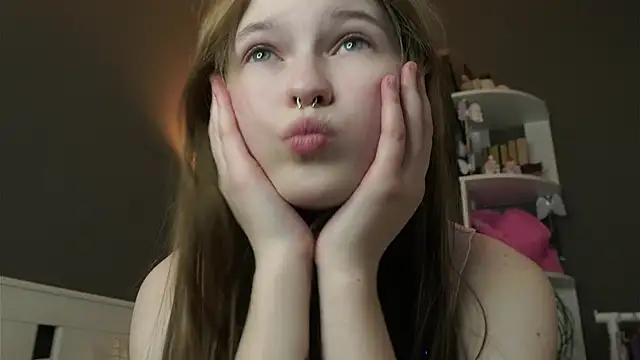 LynHillaire's cam snapshot