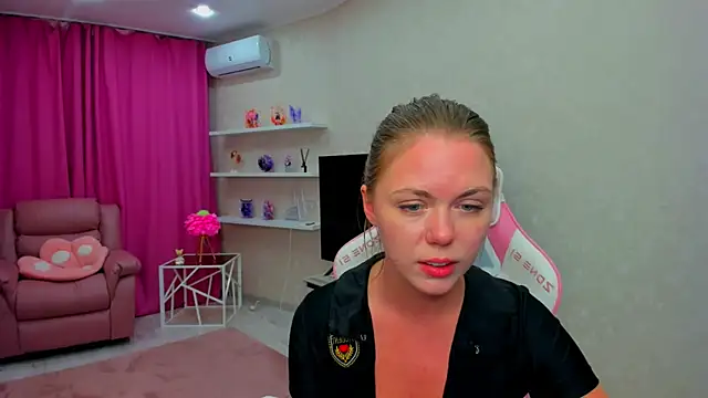 Strawberrye live sex cam