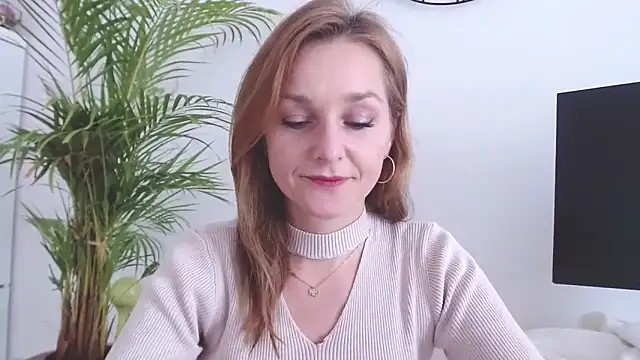 AliciaDesire live sex cam