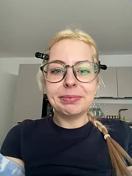 Livewithlucy live sex cam