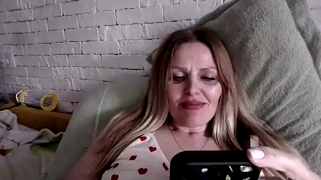 Angel_girllovemy's cam snapshot