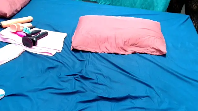 RoxyLuvxxx's cam snapshot