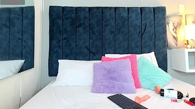 CRYSTALROUSE's cam snapshot