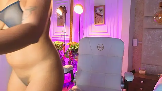 AlessiaLondon's cam snapshot