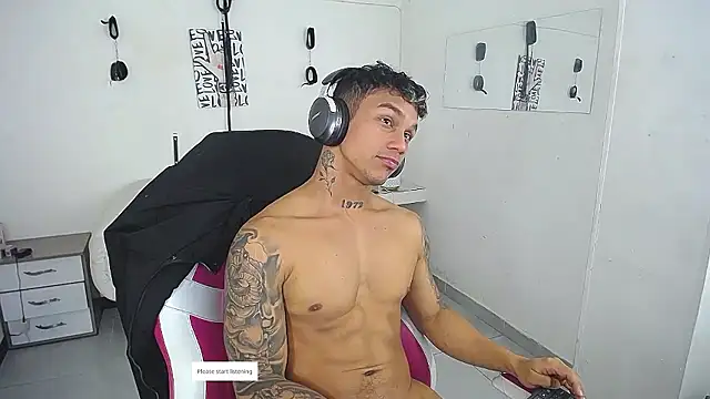 Leonard_Price live sex cam